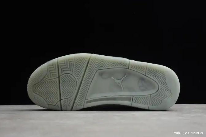 Cheap Husky 930155-003 4 Jordan KAWS Air Cool Grey x 0527